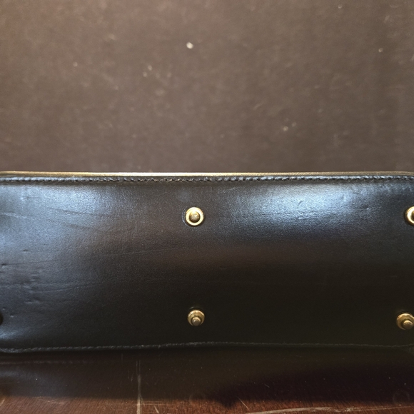 Dooney and Bourke VINTAGE all weather leather purse - Picture 5 of 6